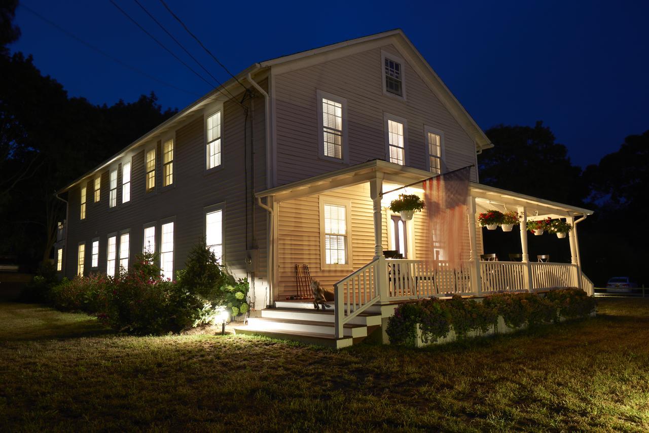 Seven Resort Style Inn Near Beach Shelter Island Heights Exterior photo